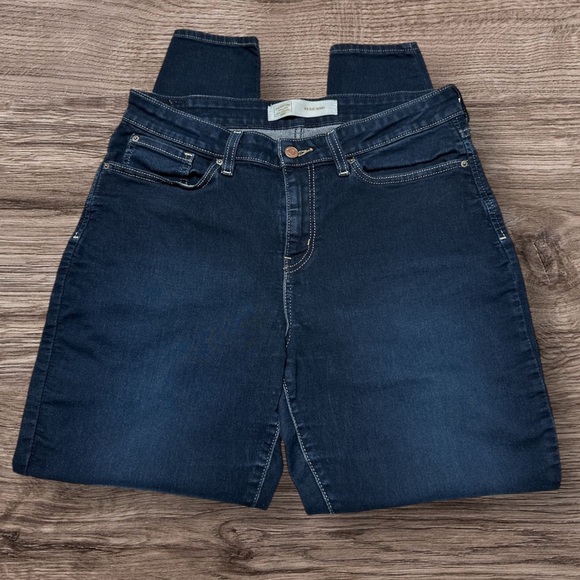 Levi's Women's Signature Gold Label Jeans Mid Rise Skinny, Size 12 Medium - Picture 1 of 8